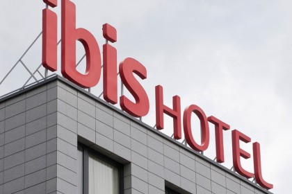 IBIS Hotel - производство и монтаж наружной рекламы